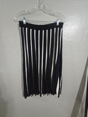Leo And Sage Black and Cream Pleated Midi Skirt